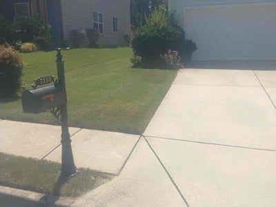Lawn care service in Fairburn, 30213