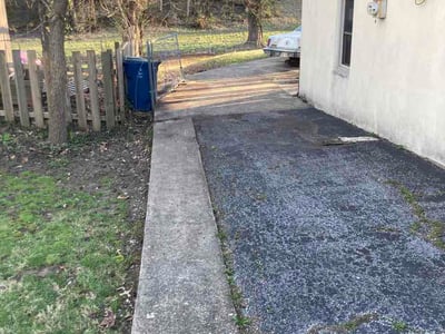 Lawn care service in Alton, 62002