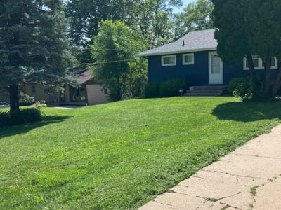 Lawn care service in Des Moines, 50320