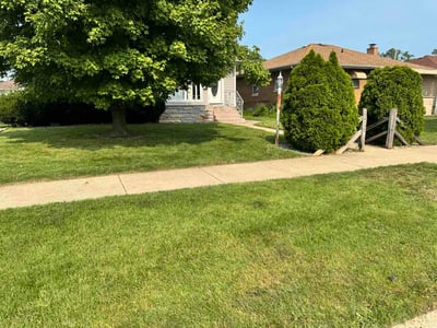 Lawn care service in East Chicago, 46312