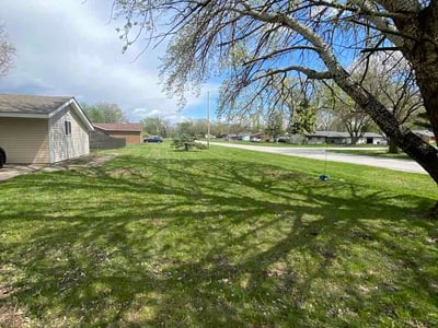 Lawn care service in Orland Park, 60462