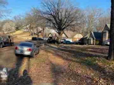 Lawn care service in Memphis, 38016