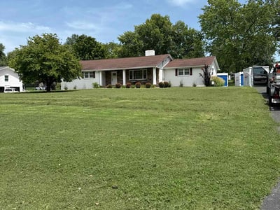 Lawn care service in Hendersonville, 37075