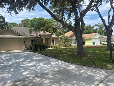 Lawn care service in Melbourne, 32940