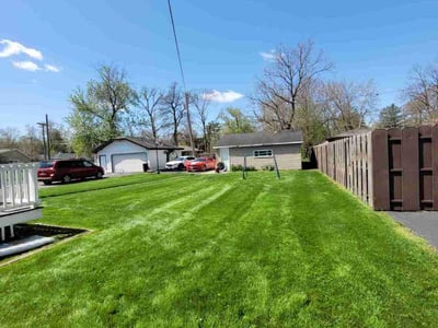 Lawn care service in Glenwood, 60425