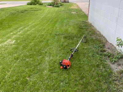 Lawn care service in Lincoln, 68512