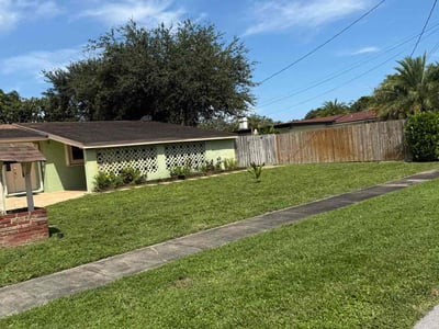 Lawn care service in Plantation, 33317