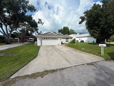 Lawn care service in Sarasota, 34241