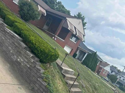 Lawn care service in Pittsburgh, 15226