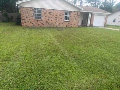 Lawn care service in Fort Walton Beach, 32547