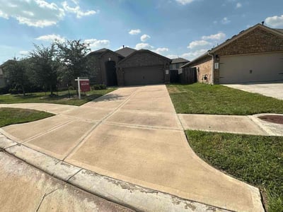 Lawn care service in Richmond, 77407