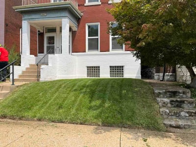 Lawn care service in St. Louis, 63104
