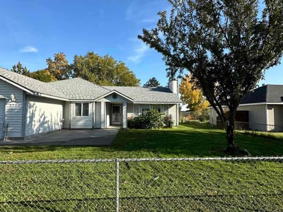 Lawn care service in Kennewick, 99336