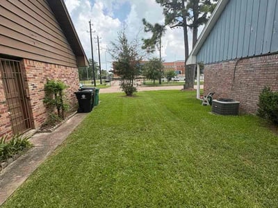 Lawn care service in Houston, 77075