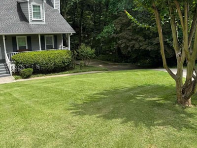 Lawn care service in Vestavia Hills, 35216