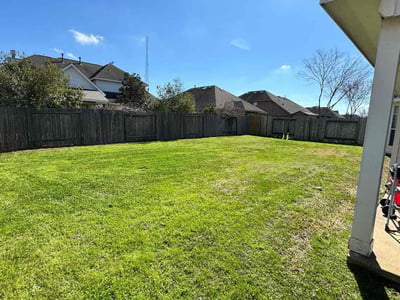 Lawn care service in Richmond, 77407