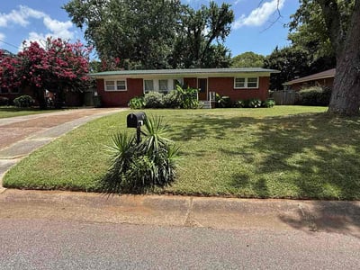Lawn care service in Huntsville, 35805