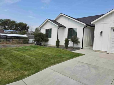 Lawn care service in Spokane Valley, 99016