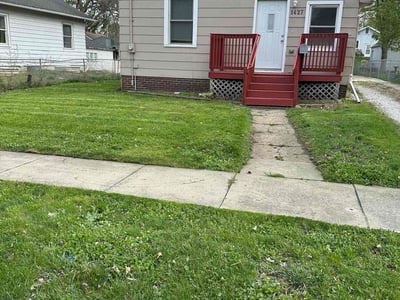Lawn care service in Des Moines, 50316
