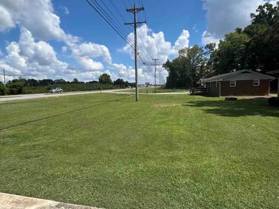Lawn care service in Athens, 35613