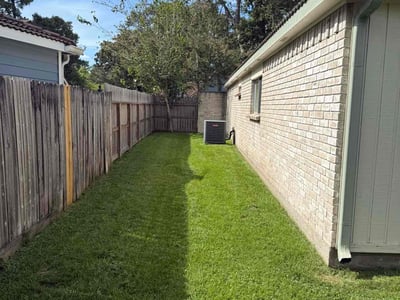 Lawn care service in Houston, 77345
