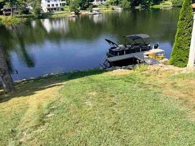 Lawn care service in Dunstable, 01827