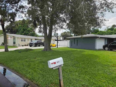 Lawn care service in South Daytona, 32119