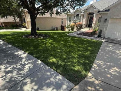 Lawn care service in Helotes, 78023