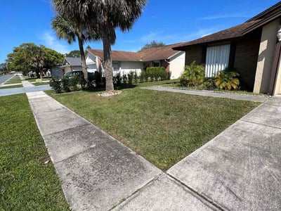 Lawn care service in Kissimmee, 34746
