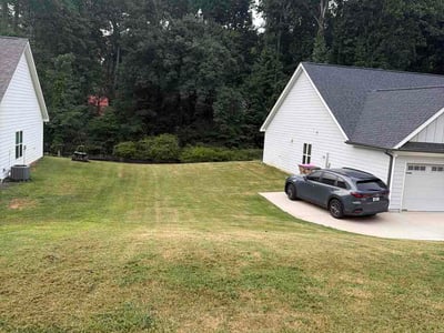 Lawn care service in Gainesville, 30506