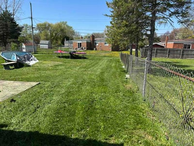 Lawn care service in Warren, 48089