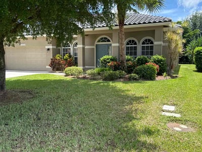 Lawn care service in Fort Myers, 33913