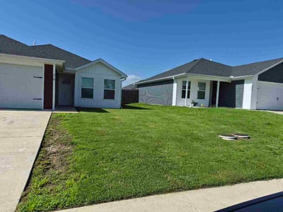 Lawn care service in Duenweg, 64841