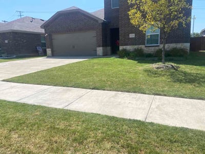 Lawn care service in Greenville, 75402