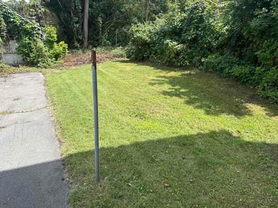 Lawn care service in Syracuse, 13203