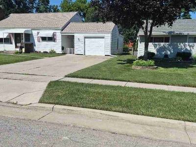 Lawn care service in Maumee, 43537
