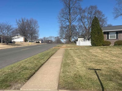 Lawn care service in Florissant, 63031