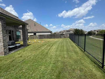 Lawn care service in Richmond, 77469