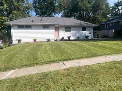 Lawn care service in West Des Moines, 50265