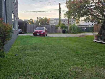 Lawn care service in Houston, 77006