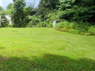 Lawn care service in Stone Mountain, 30087