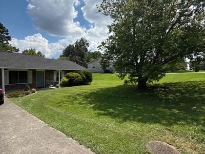 Lawn care service in Knoxville, 37932