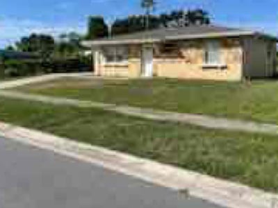 Lawn care service in Palm Bay, 32905