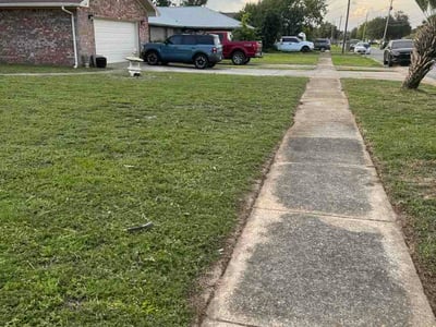Lawn care service in Panama City, 32405