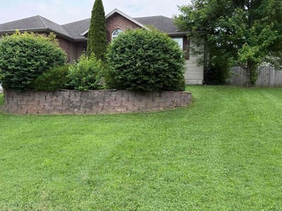 Lawn care service in Nixa, 65714