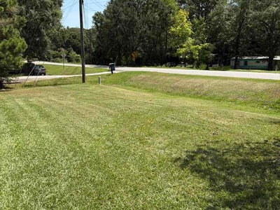 Lawn care service in Mobile County, 36613