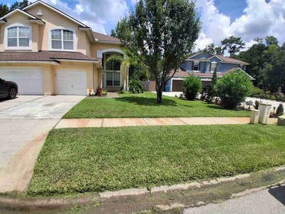 Lawn care service in Jacksonville, 32218
