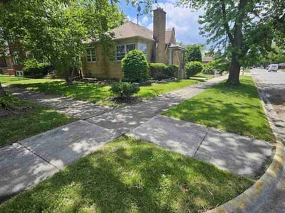 Lawn care service in Harvey, 60426