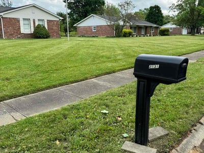 Lawn care service in Indianapolis, 46203