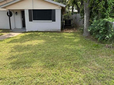 Lawn care service in Fort Worth, 76112